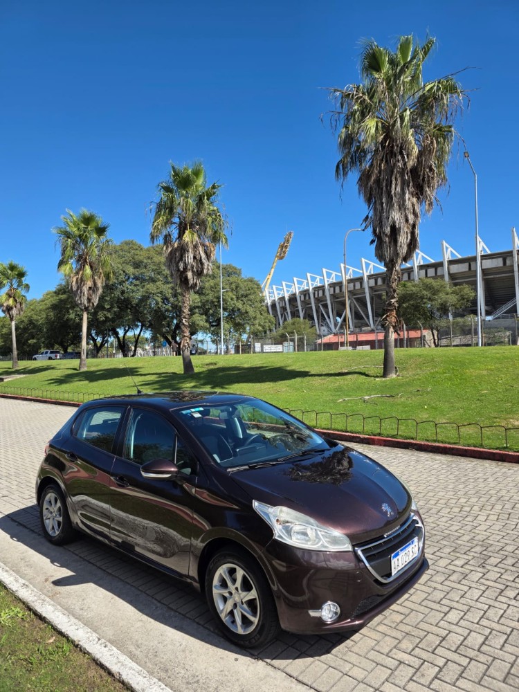 Peugeot 208 Allure touchscreen — foto 6